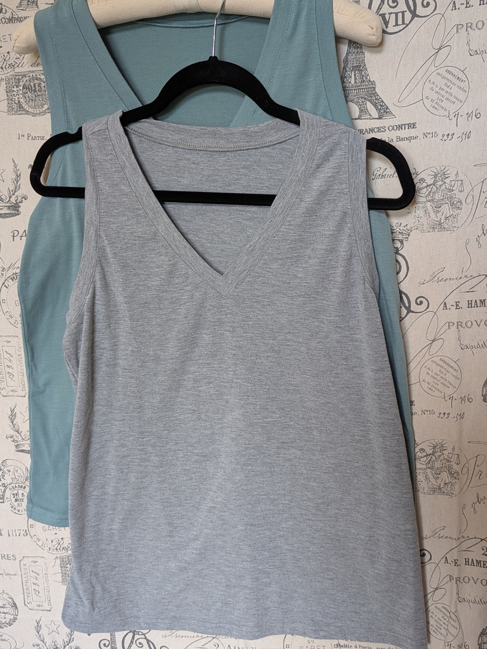 Everyday V-Neck Tank Top - Light Gray